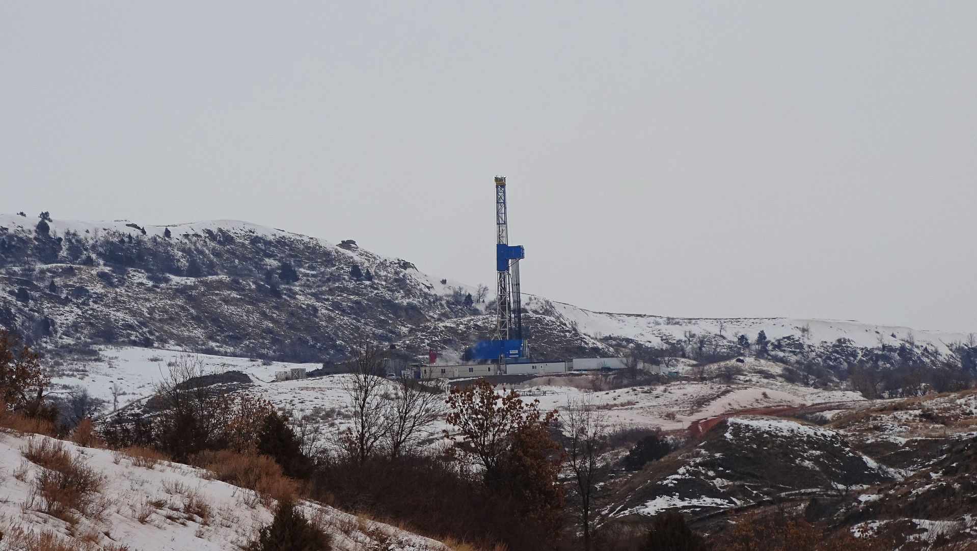 Scenic Drilling rig photo McKenzie County